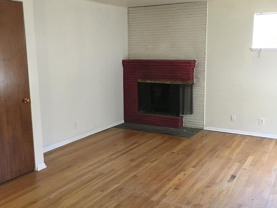 2nd image of 4205 34th Ave W #4205