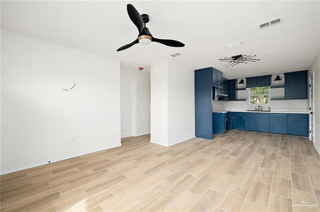 3 bed, 1.0 bath, 1064 sqft, $1,350 — Photo 3