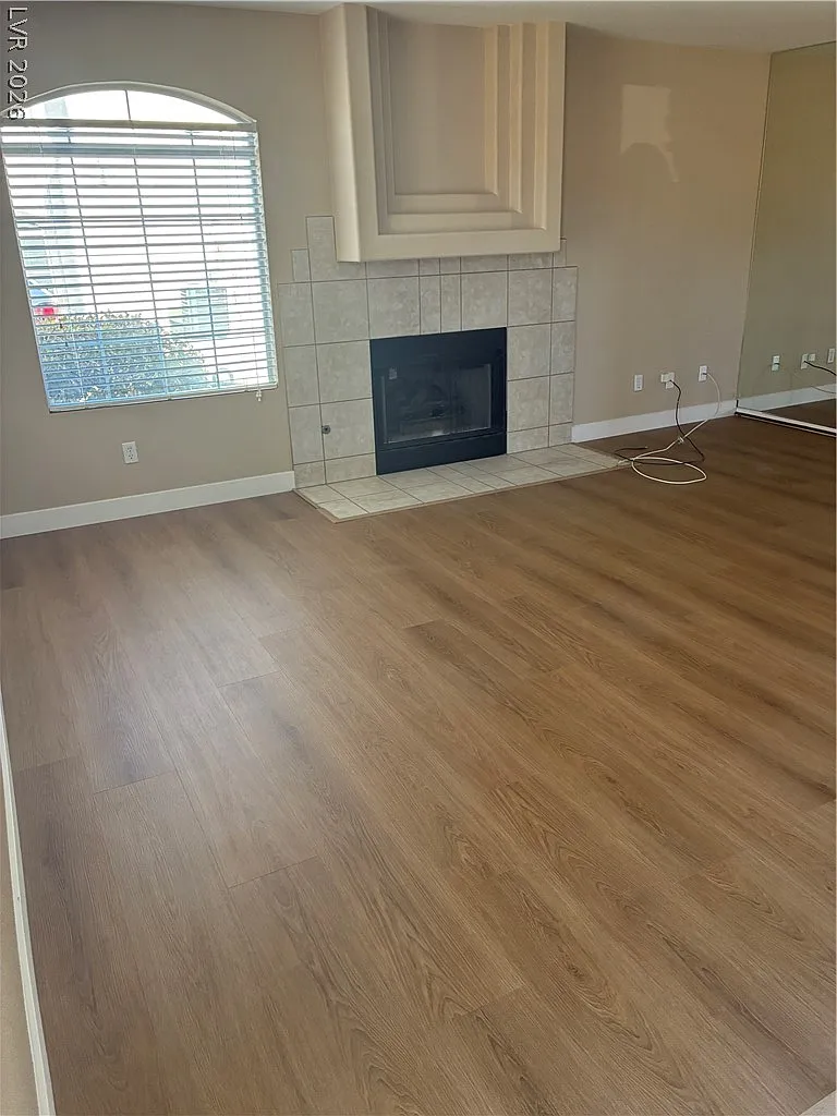 3 bed, 2.5 bath, 1408 sqft, $2,300 — Photo 3