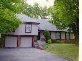 7221 Nieman Rd, Shawnee, KS 66203