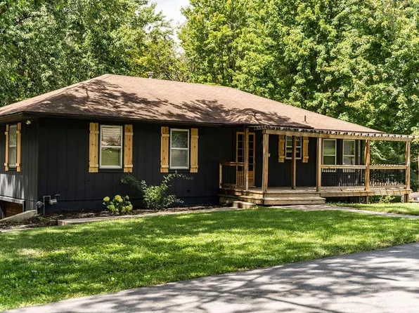 305 Vermont St, Pleasant Hill, MO 64080