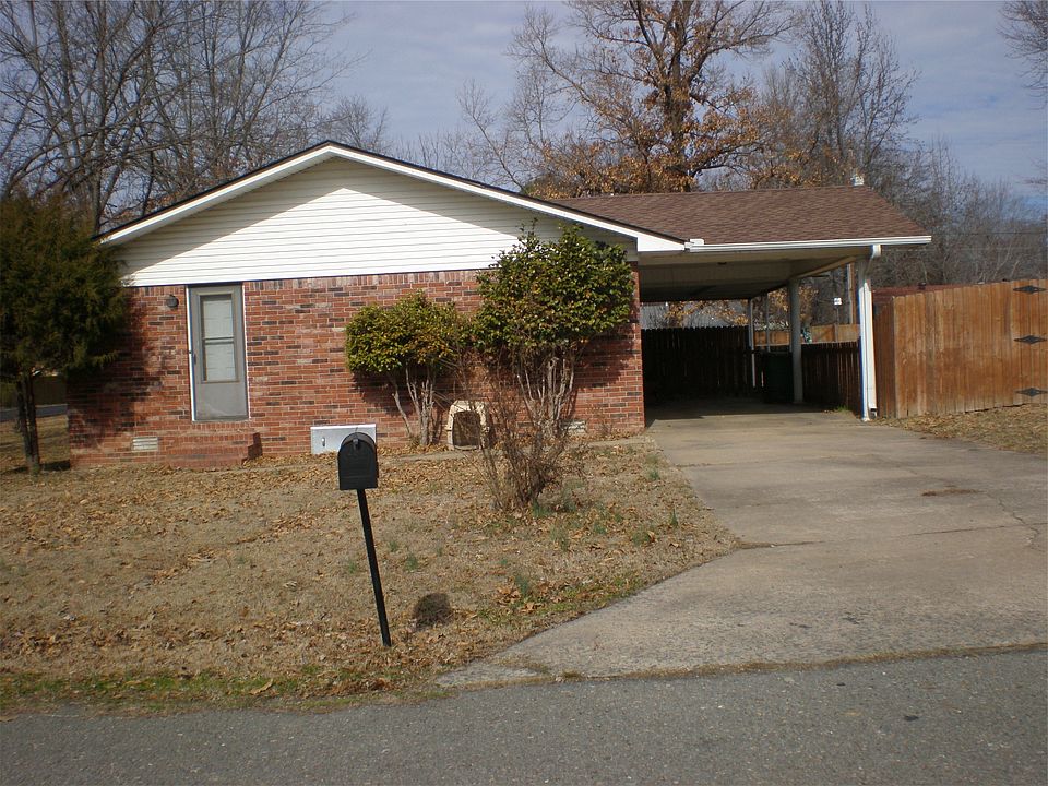 2nd image of 802 Magnolia St