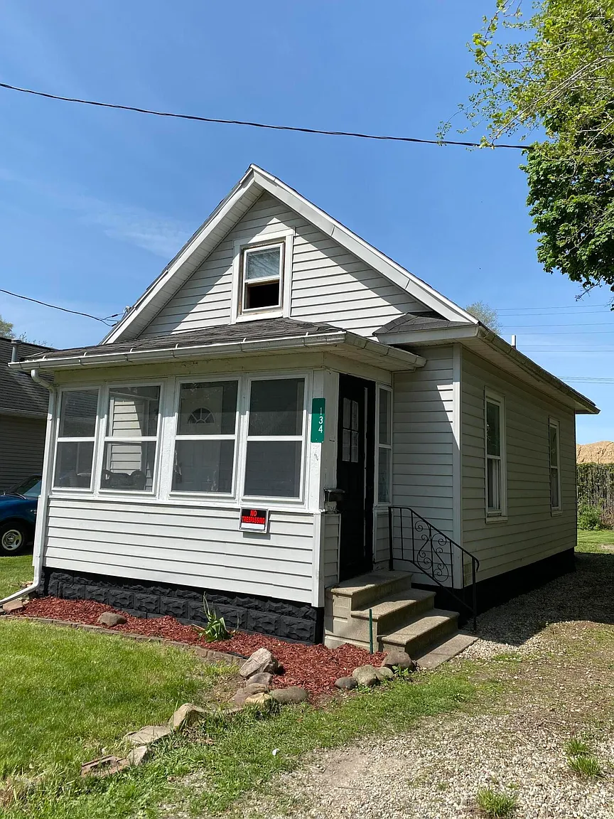 134 Willow St photo 1