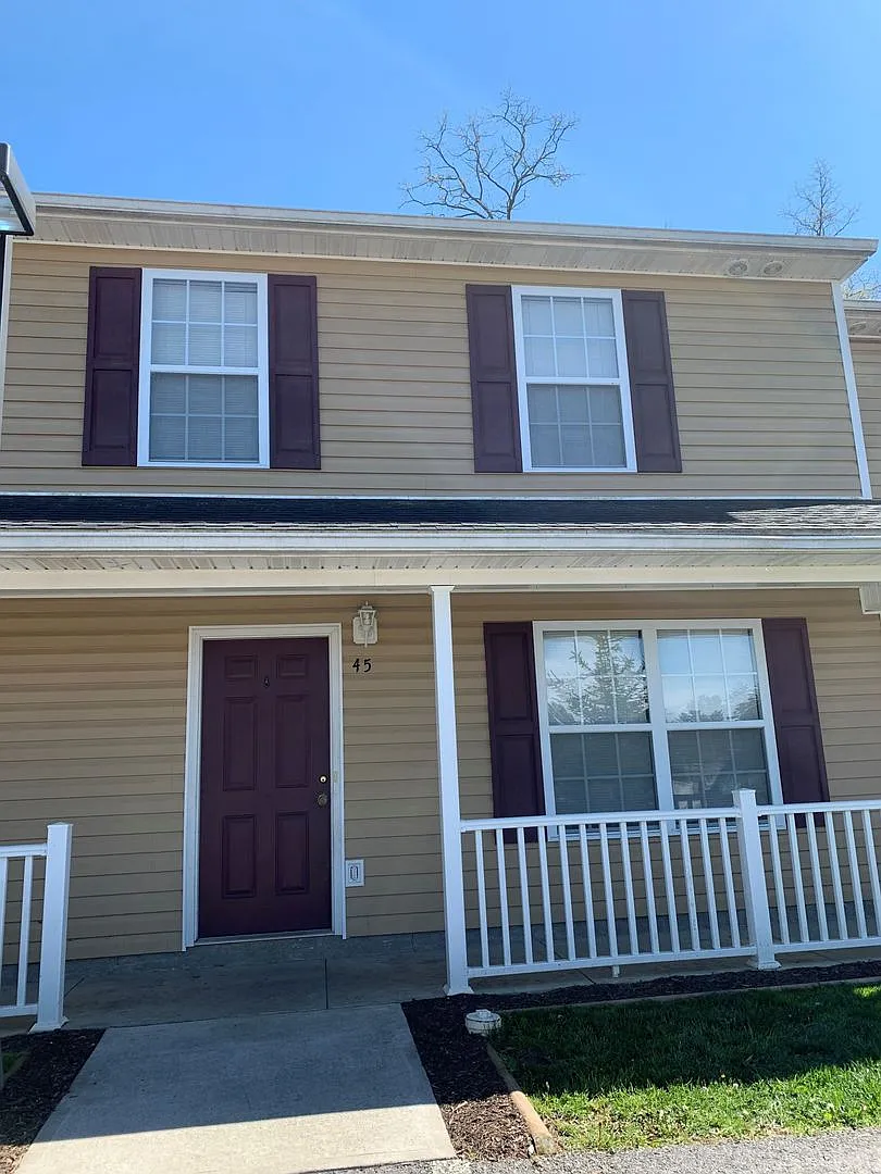 3 Bedroom 2.5 Bath Townhouse — Photo 1