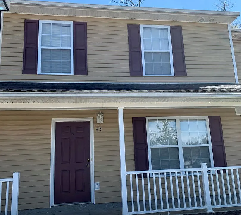 45 Station Ln NE