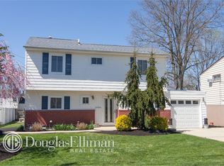 128 W 23rd St, Deer Park, NY 11729