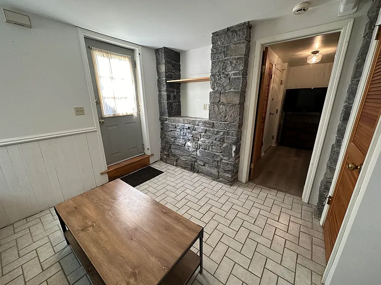 413 N Cayuga — Photo 56