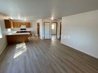 845 Columbia Ave, Gladstone, OR 97027