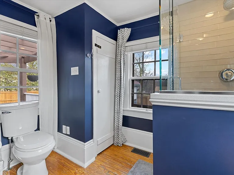 102 N East St — Photo 28