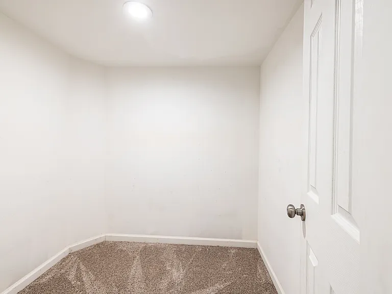 2124 Rockland Ct — Photo 44