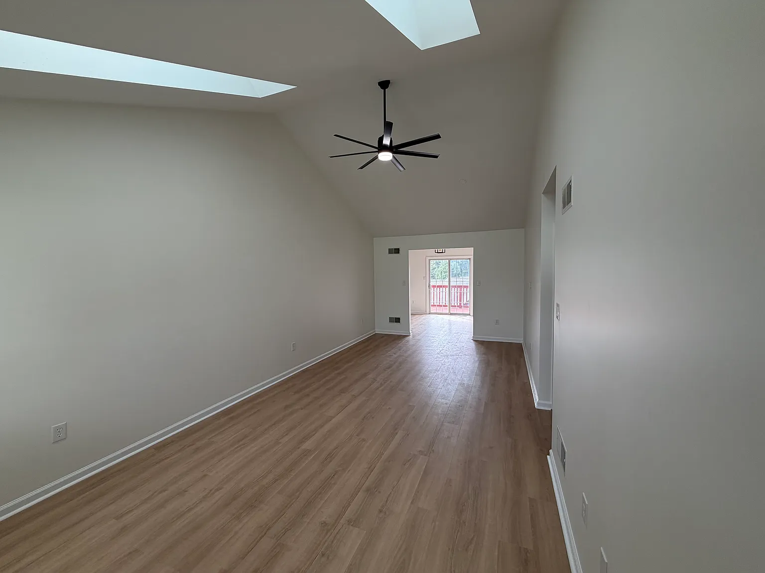 2 bed, 2.5 bath, 1168 sqft, $2,175 — Photo 1