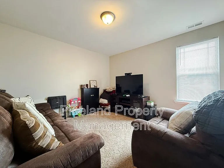 3935 Standardbred Dr — Photo 18