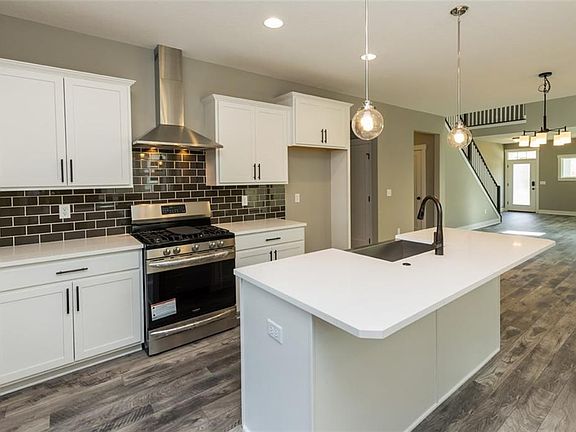 3rd image of 505 S Blue Stone Way
