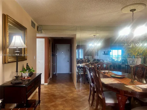 5860 NW 44th St APT 804, Lauderhill, FL 33319