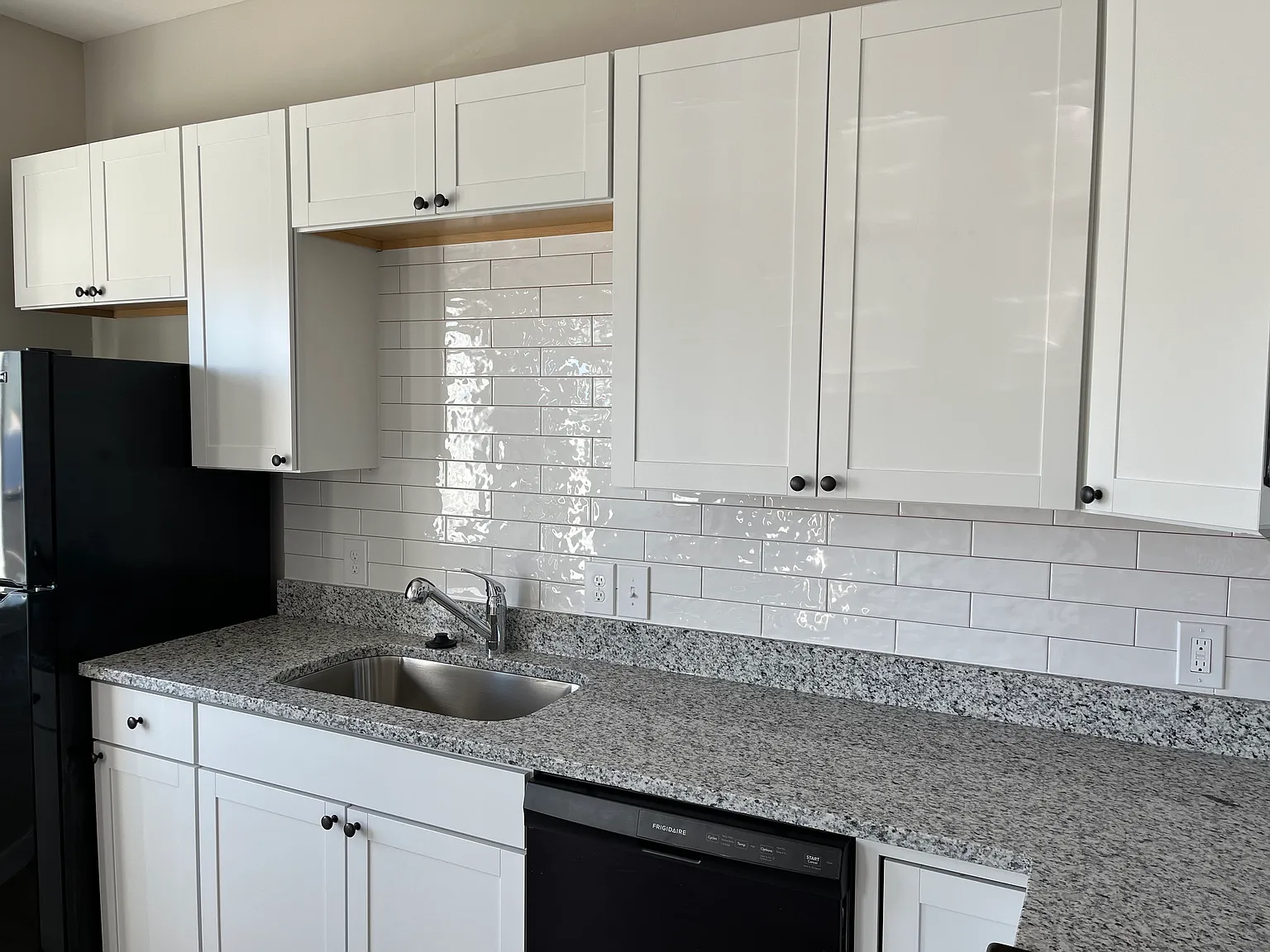 469 Teton Dr — Photo 2