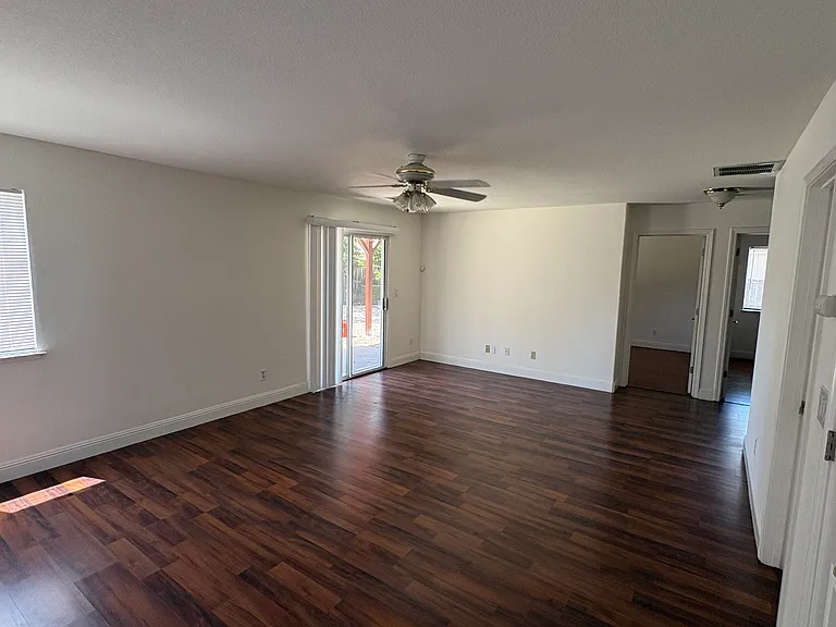2235 Ventnor Ln — Photo 9