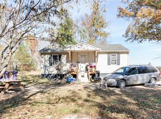 10410 Thompkins Ln, Amelia Court House, VA 23002