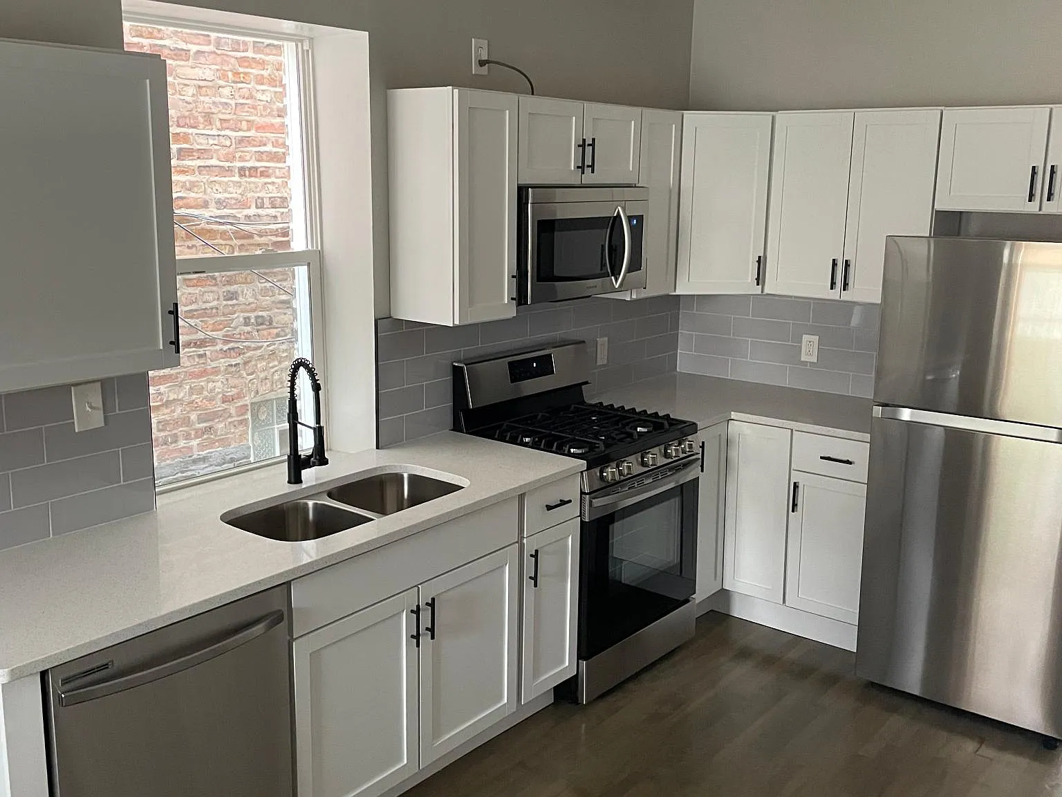 2 bed, 900 sqft, $1,825 — Photo 3