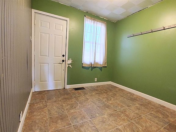 3rd image of 420 3rd Ave