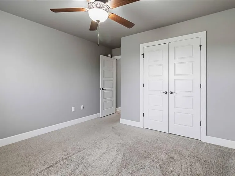 1340 Sweetbriar Cir — Photo 30