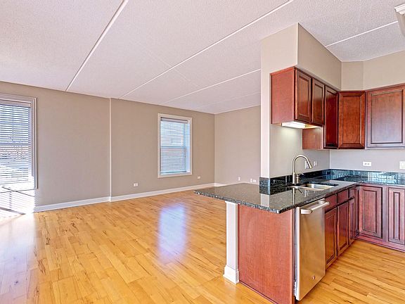 5th image of 190 W Johnson St Unit 206