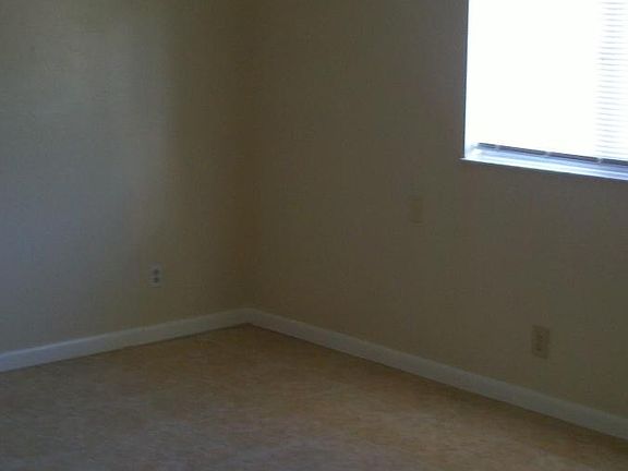 3rd image of 1031 SE 23rd Pl