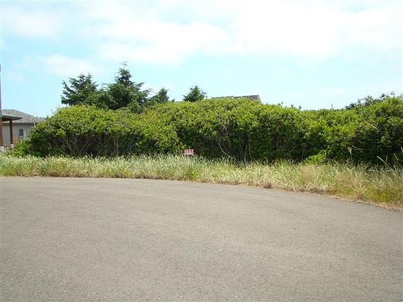 3rd image of 805 Lipari Ct SW