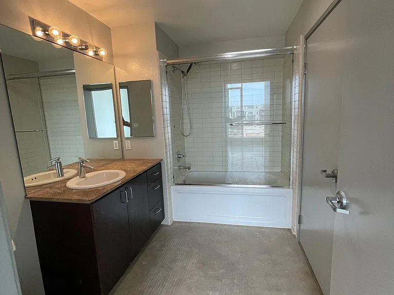 285 W 6th St #525 — Photo 14