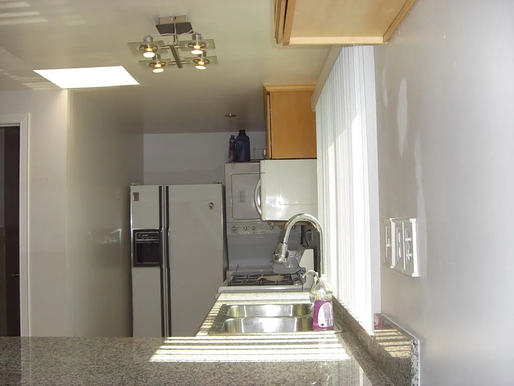 2 bed, 800 sqft, $2,450 — Photo 3