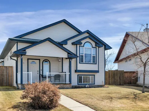 68 W Iverson Close, Red Deer, AB T4R 3M9
