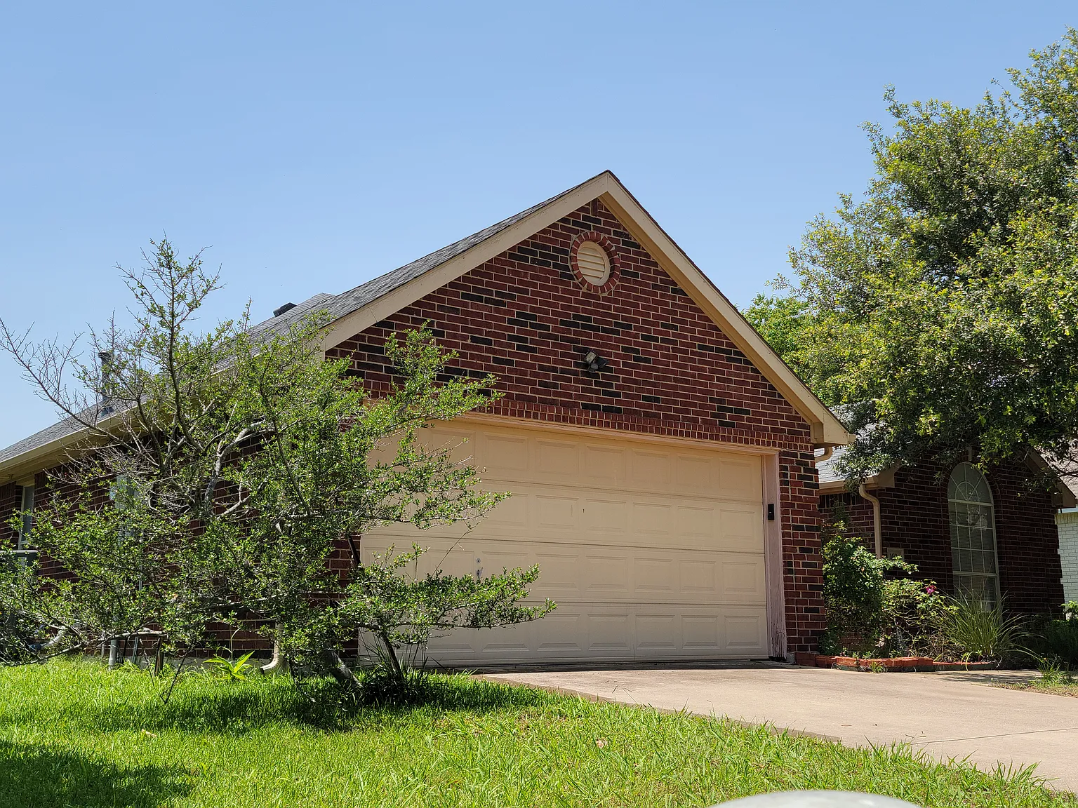 3 bed, 1882 sqft, $2,200 — Photo 2