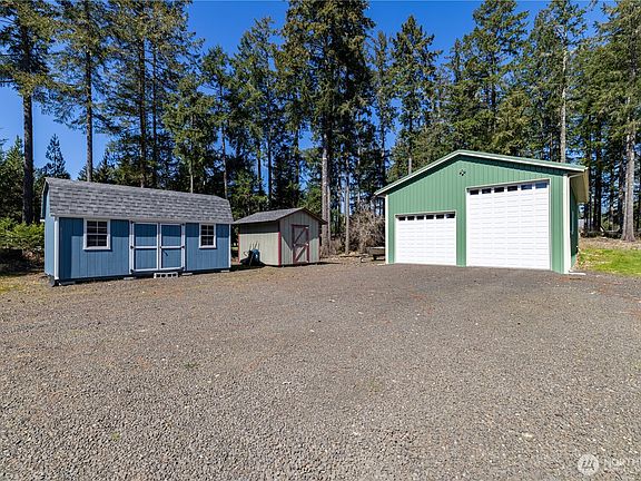3rd image of 331 E Little Bear Lane