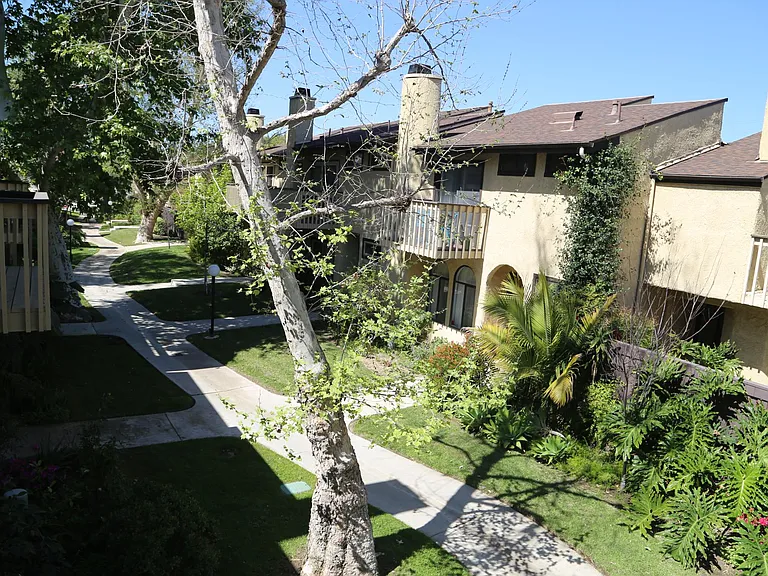6738 Encino Ave #4 — Photo 16