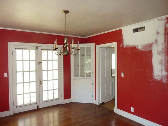 3rd image of 1323 Hill Dr