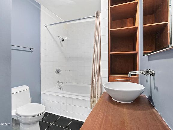 5th image of 720 Greenwich St APT 4D