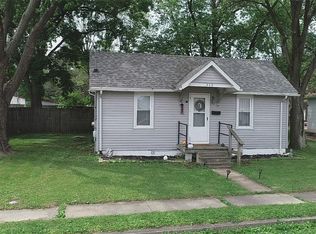 808 W South 10th St, Shelbyville, IL