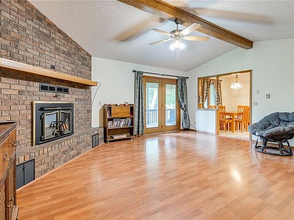 5th image of 36 Elizabeth Dr