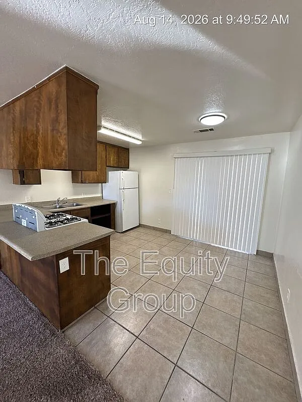 2 bed, 1.0 bath, $1,200 — Photo 4