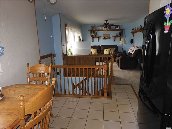 4th image of 18 Wayside Ln