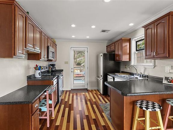 5th image of 6030 Vermillion Blvd