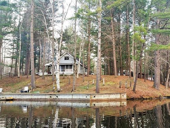 3rd image of 107 W River Dr