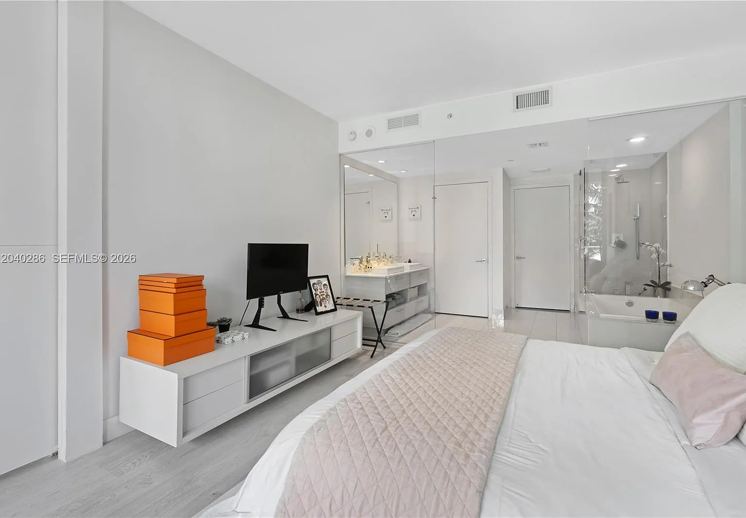 2 bed, 1198 sqft, $5,900 — Photo 3