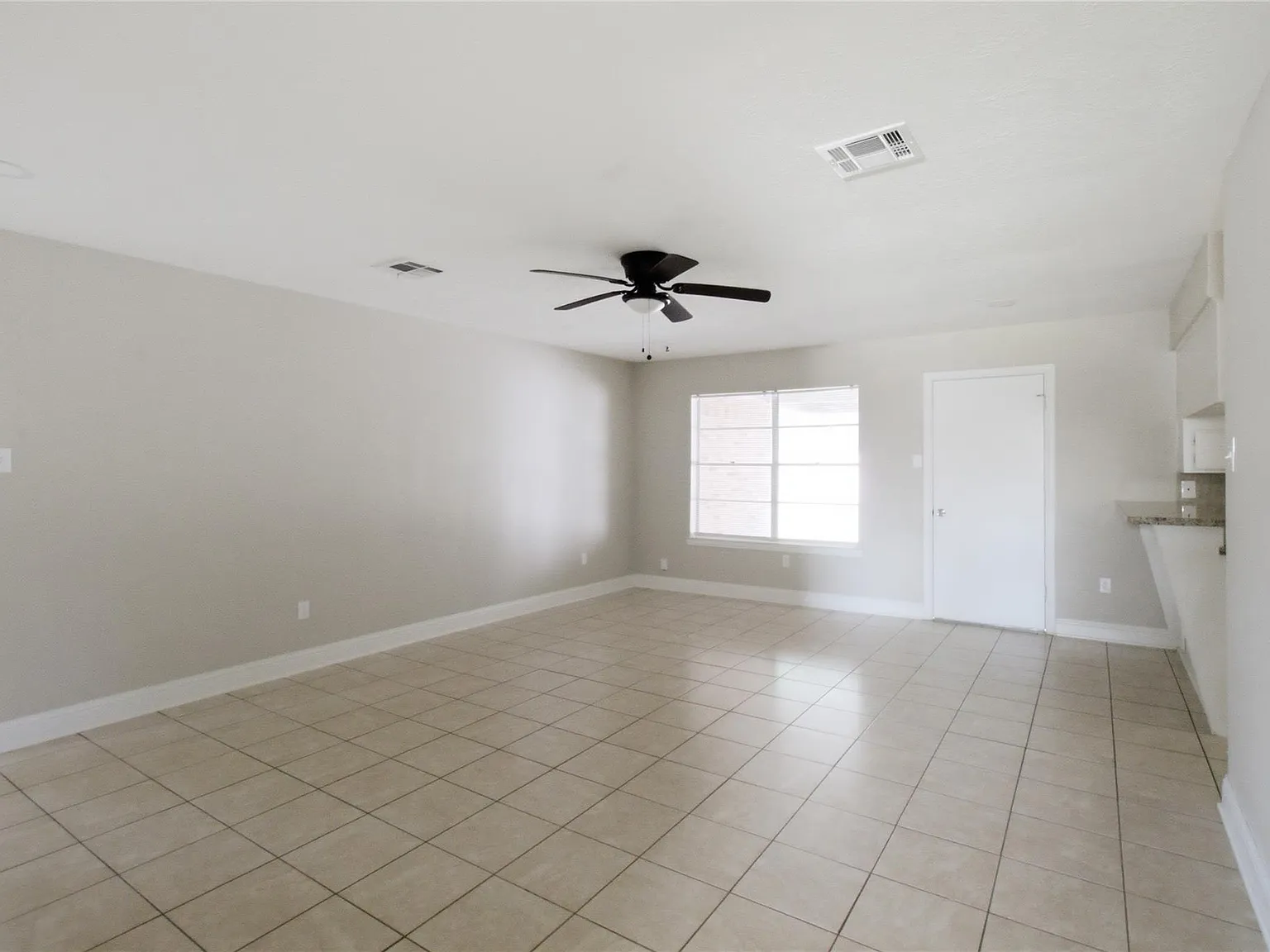 3 bed, 2.0 bath, 1705 sqft, $2,200 — Photo 3