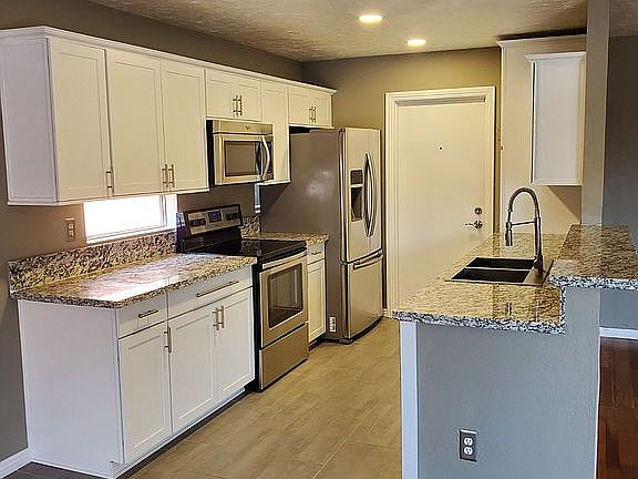 3rd image of 5511 W Elgin St