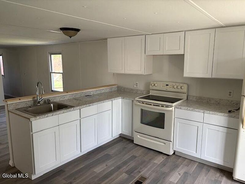 5th image of 55 Mason Lane