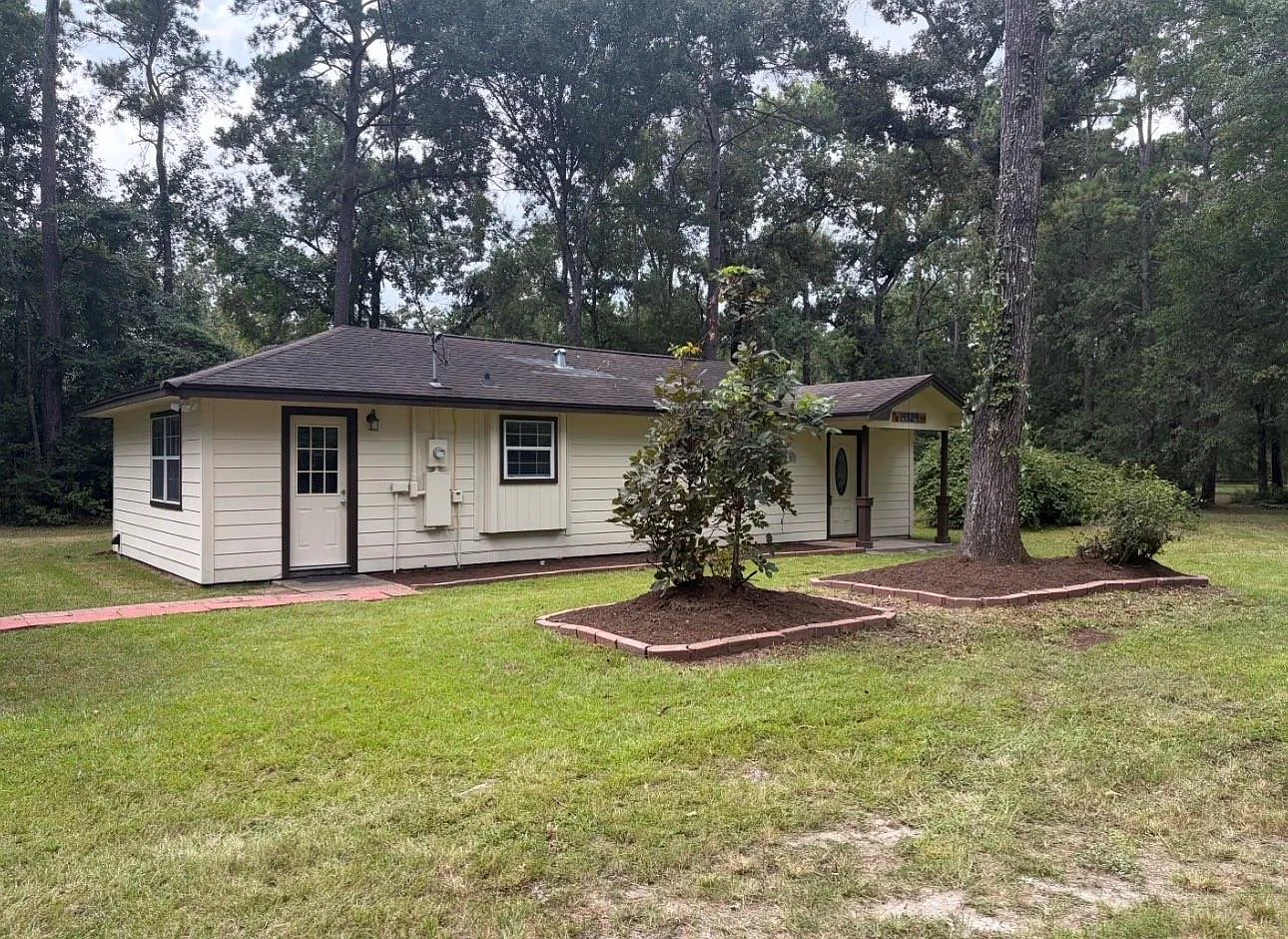 2 bed, 1.0 bath, 1208 sqft, $1,350 — Photo 3