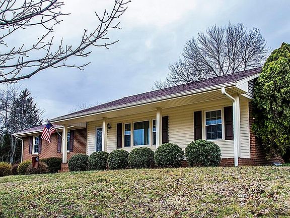 5th image of 215 Tinker Mountain Dr