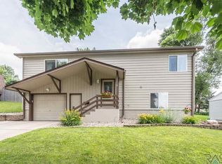 1436 S Point Dr, Sioux Falls, SD 57103