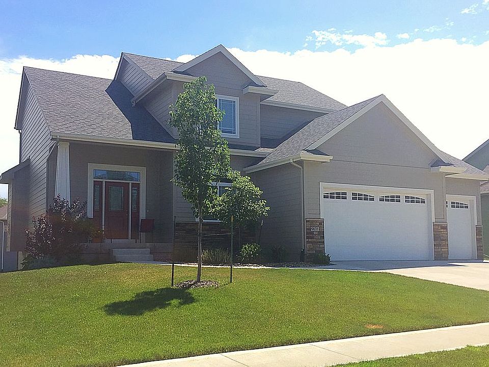 2nd image of 901 Shelby Dr