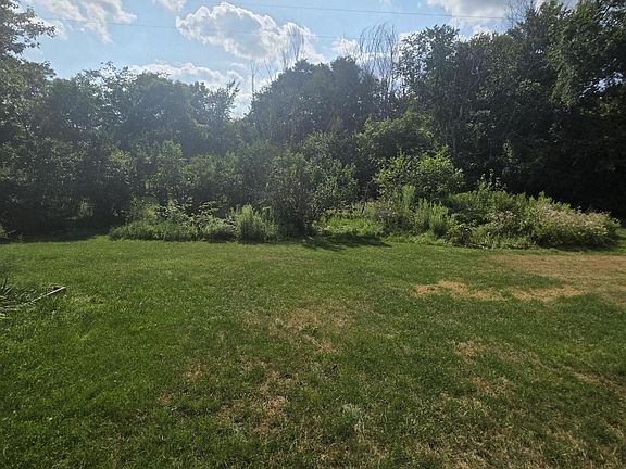 4th image of 8563 Benton Rd